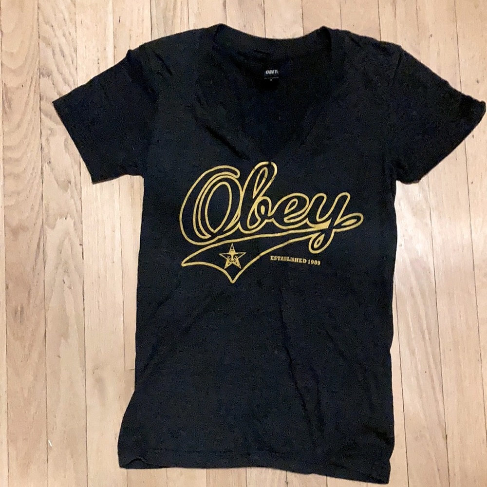 Obey tee